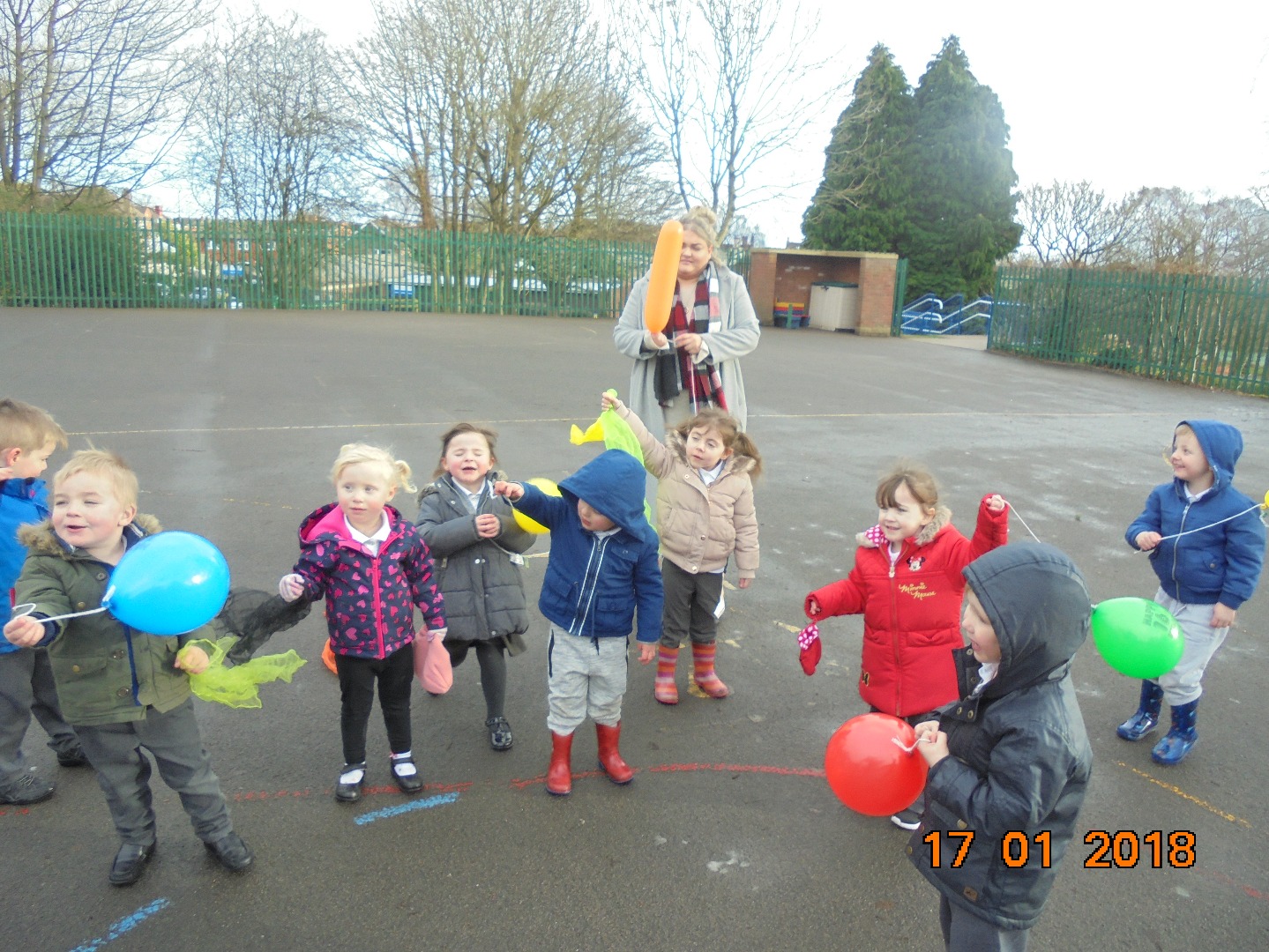 balloon fun in the wind 17 1 18.JPG